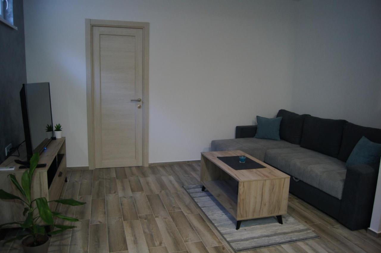 Apartman Una 斯雷姆斯基卡尔洛夫奇 外观 照片