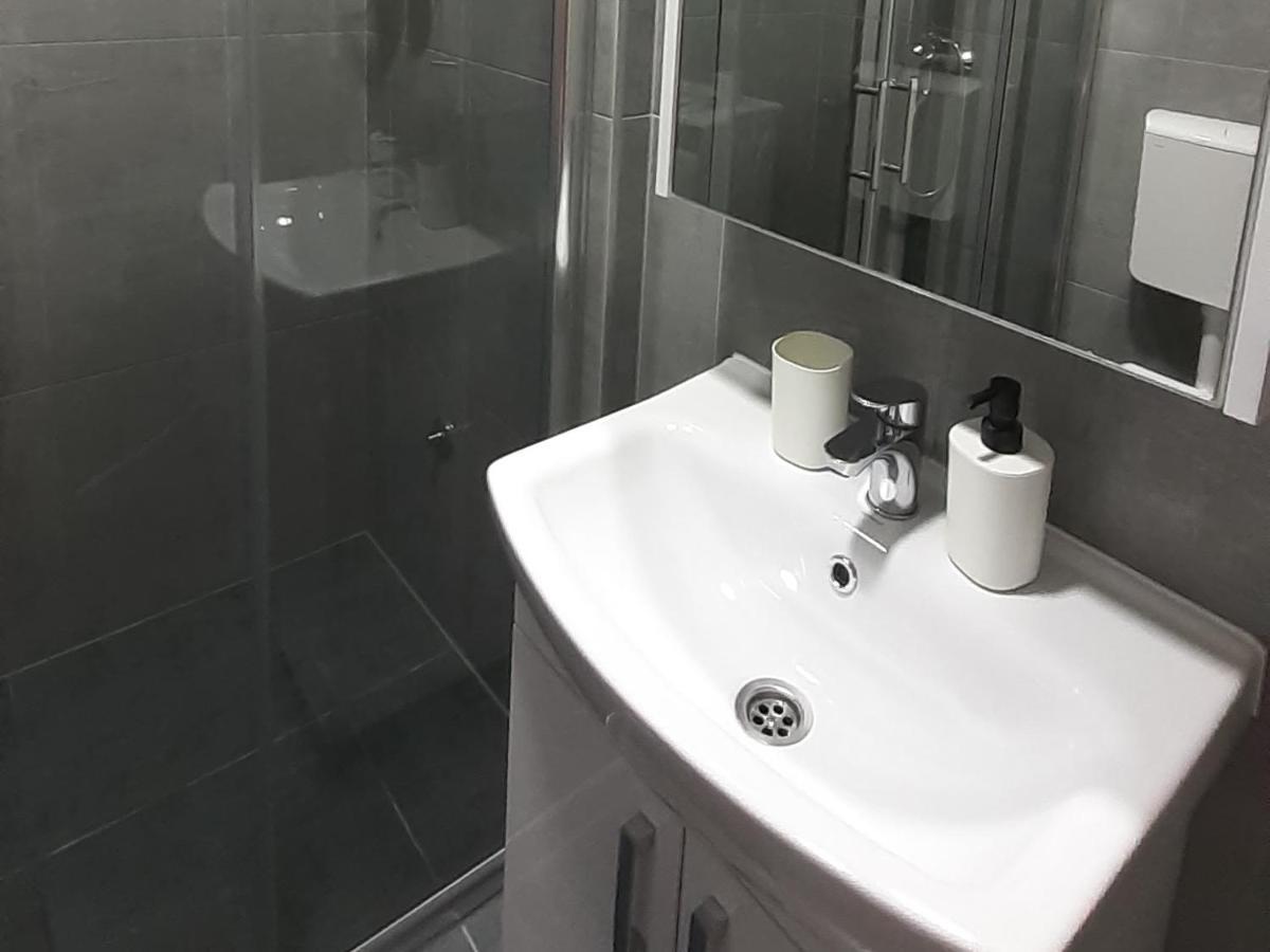 Apartman Una 斯雷姆斯基卡尔洛夫奇 外观 照片